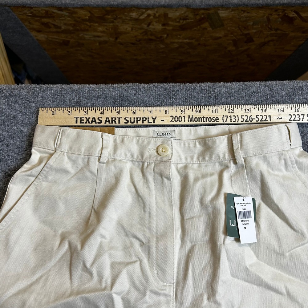 L.L. Bean Shorts Womens Size 14 Beige Original Fit Cotton Pleated NWT Classic
